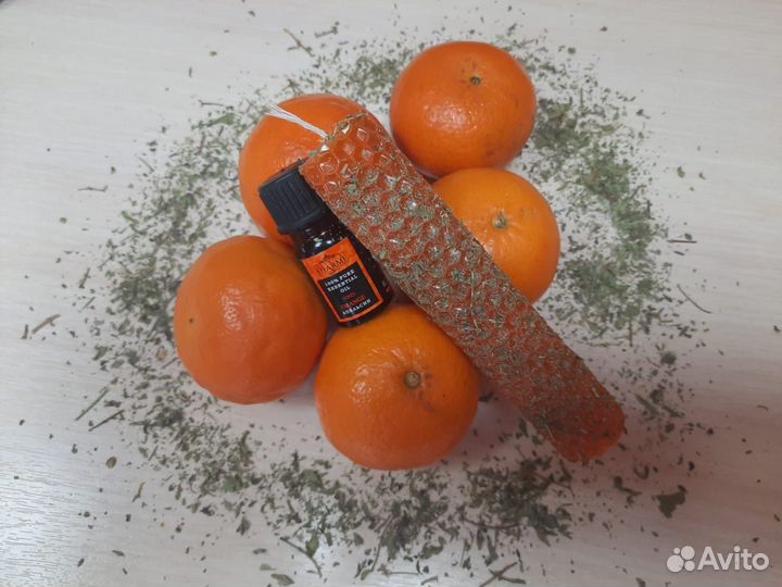 Свечи ручной работы из вощины с травами и маслами