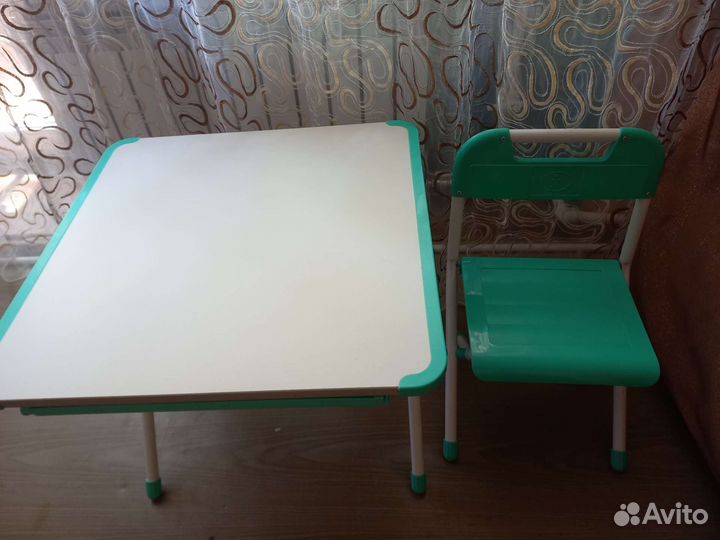 Детский столик и стульчик в упаковке