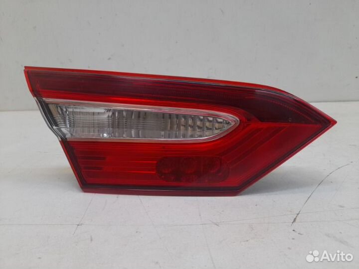 Фонарь в крышку багажника левый Toyota Camry XV70