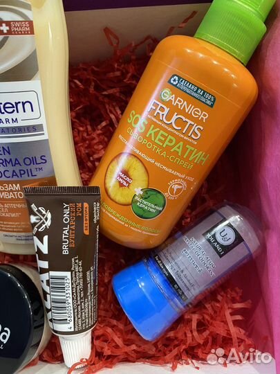 Набор новой косметики в боксе