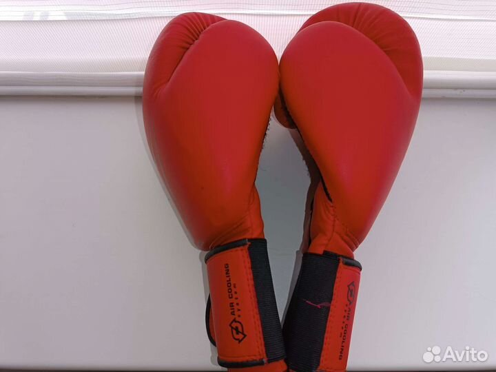 Боксерские перчатки 14 oz