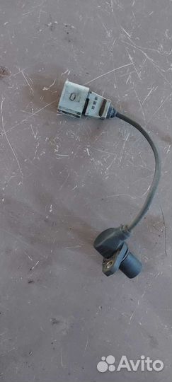 Датчик коленвала на Volkswagen Passat B6