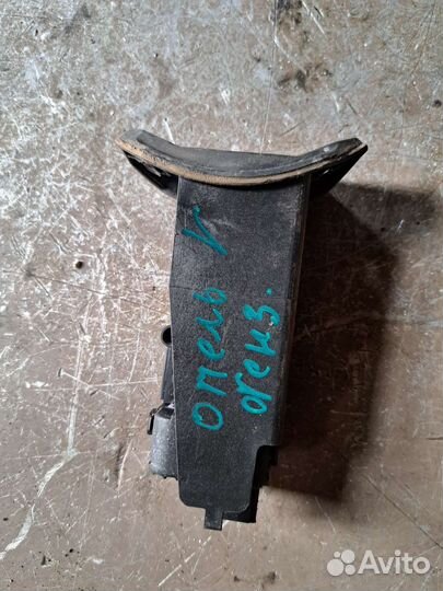 Замок лючка бензобака Opel Vectra