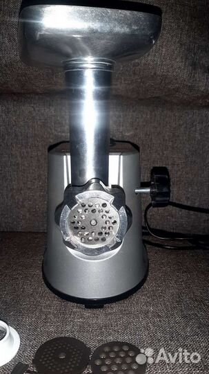 Мясорубка электрическая Sinbo (новая)