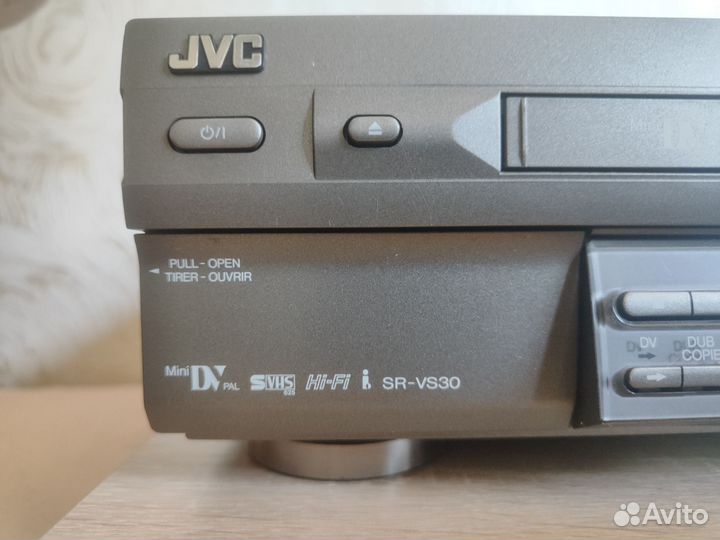 Винтажный видеомагнитофон JVC SR-VS30