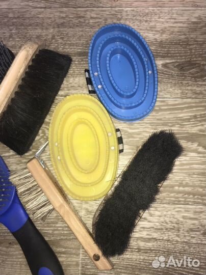 Набор щеток для лошади