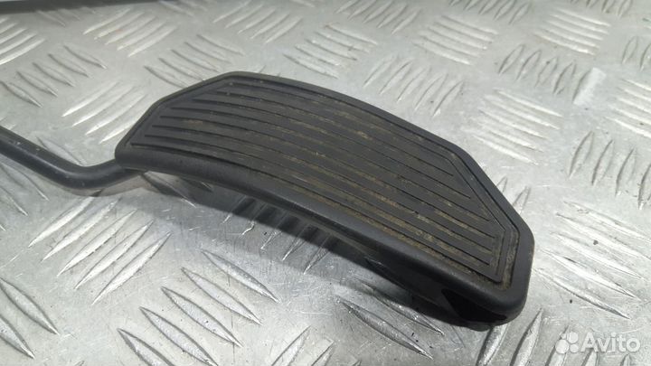 Б/У Педаль газа правый руль toyota auris