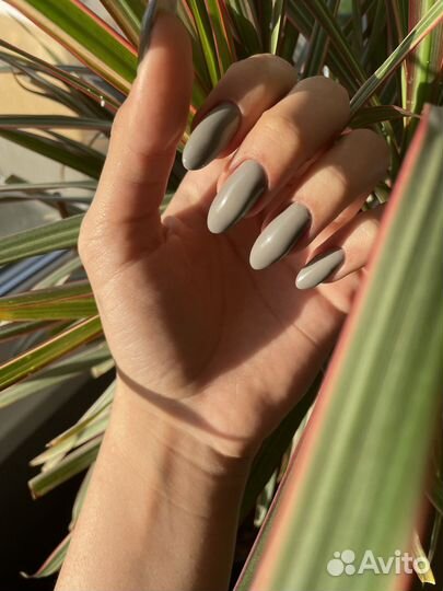 Требуется модель на маникюр