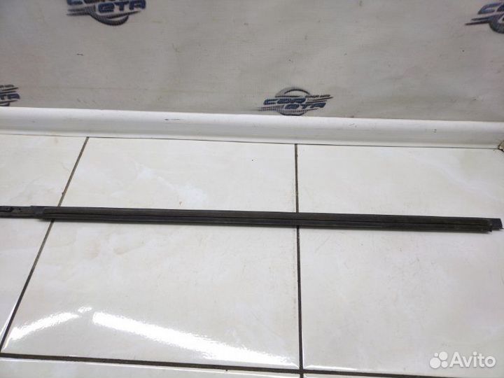 Уплотнитель стекла двери передний правый Chevrolet