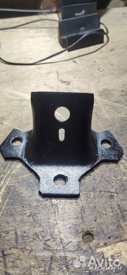 Кранштейн двигателя змз 402