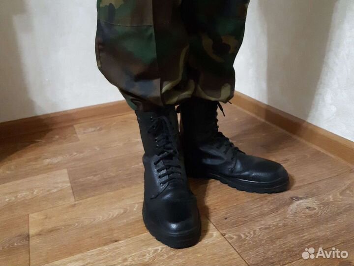 Военная форма, бушлат, берцы, планшет в подарок