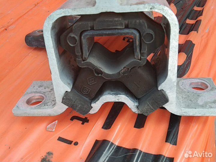 Опора двигателя верхняя Рено Сандеро степвей