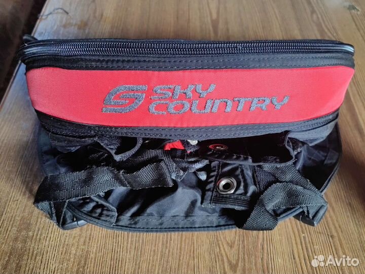 Кокпит, контейнер под запасной парашют Sky Country