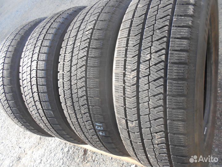 Bridgestone Blizzak VRX2 215/60 R17