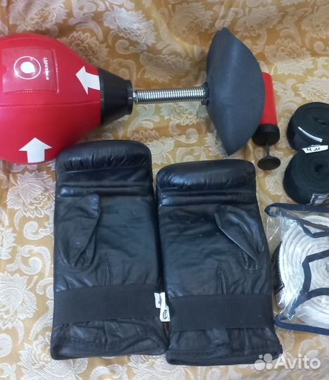Боксерские перчатки и другое одним лотом