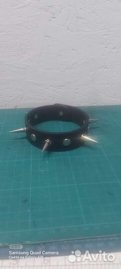 Браслет с шипами