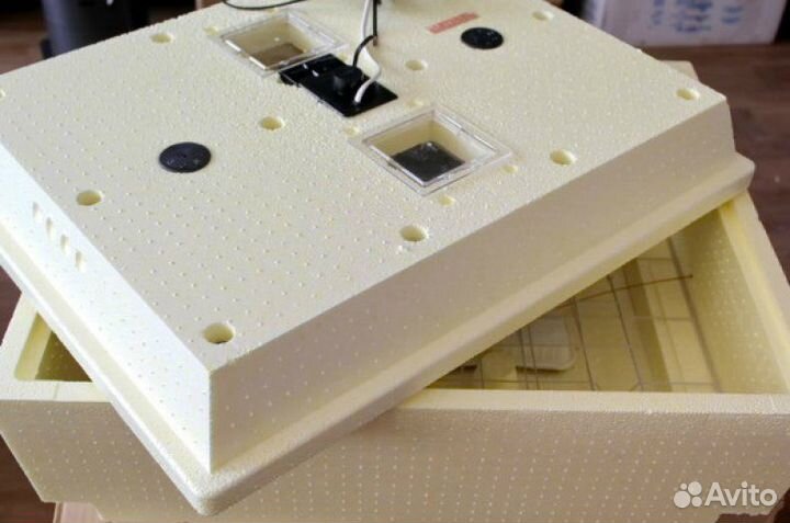 Инкубатор Золушка до 70 яиц 220 В