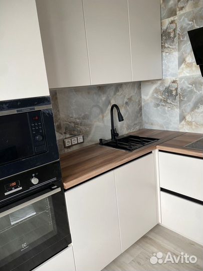 Кухня на заказ Г-образная в Рассрочку