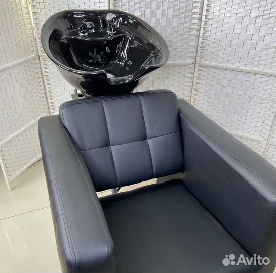 Парикмахерское кресло и мойка