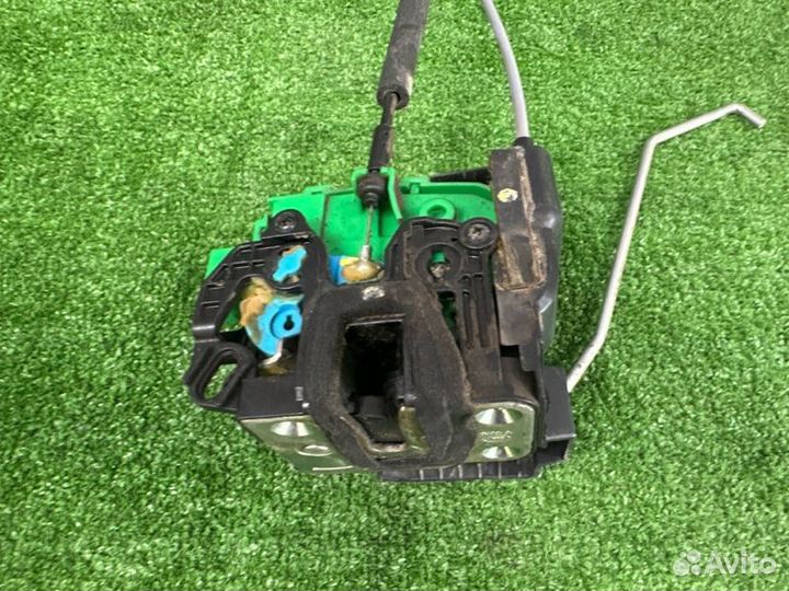 Замок двери передний правый Hyundai Solaris Hb 1.6