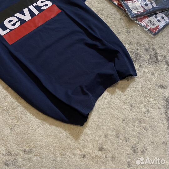 Футболка Levi's новая L