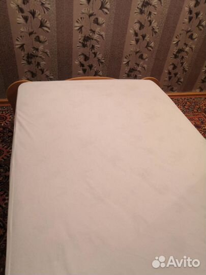 Кровать полутороспальная с матрасом