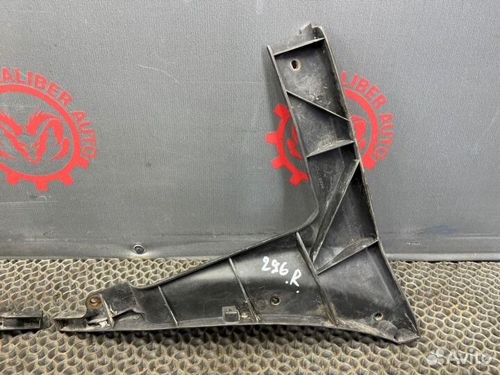 Кронштейн бампера задний Chrysler Voyager 4 2.4