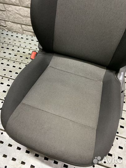 Skoda Rapid Передний и задний ряд сидений