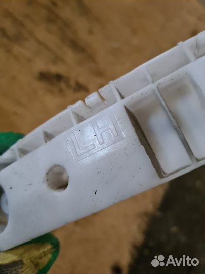 Крепление бампера заднее левое Nissan Juke F15