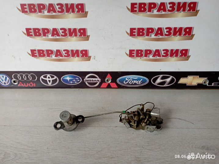 Замок багажника задний Toyota Mark Ii