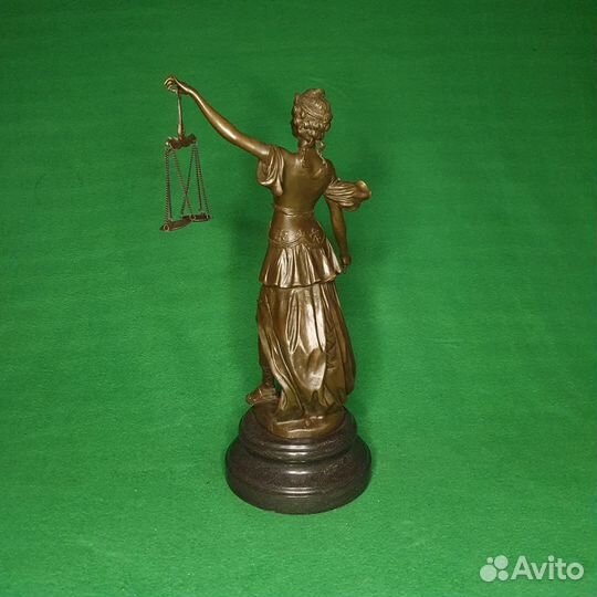 Скульптура из бронзы Юстиция с мечом
