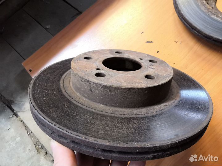 Тормозные диски передние Toyota Lite ace noah sr50