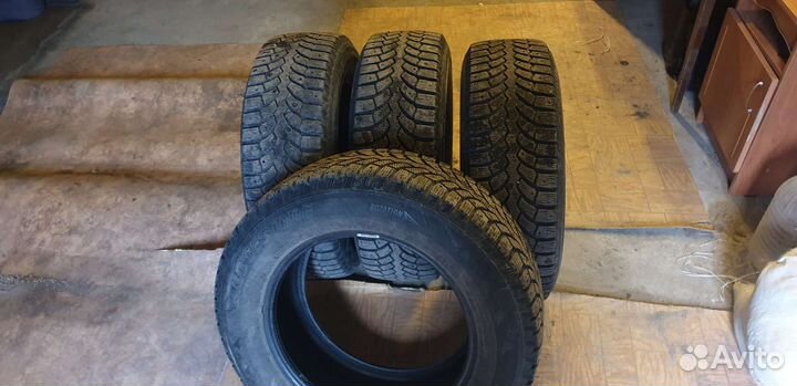 Bridgestone Blizzak Spike-01 215/65 R16