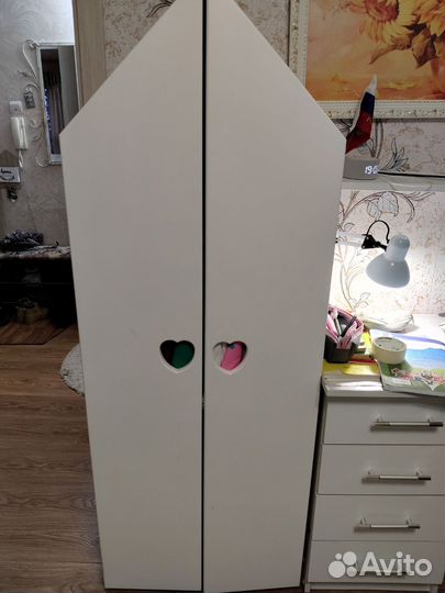 Детская кровать и шкаф