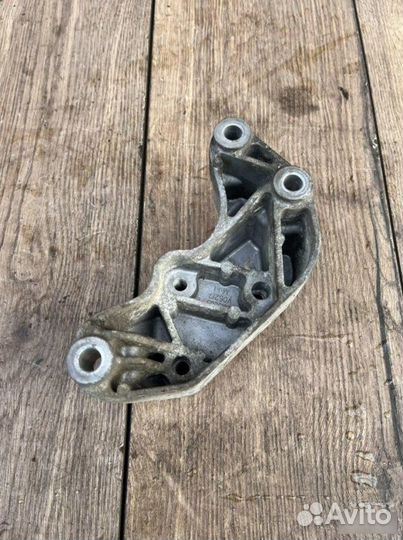 Кронштейн кпп Opel Astra J 1.6
