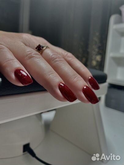 Модель на маникюр