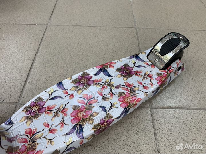 Самокат трехколесный