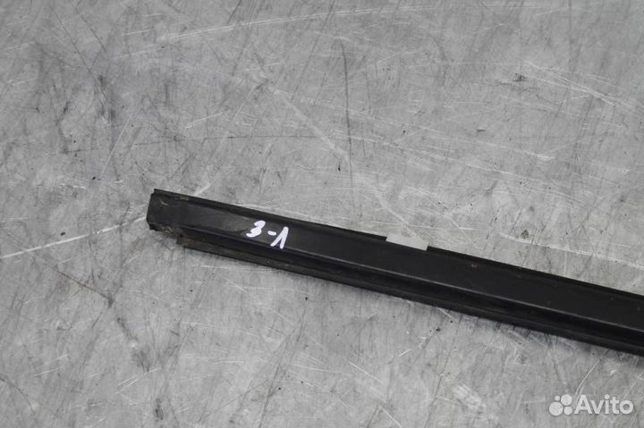 Молдинг стекла задней левой двери Nissan Qashqai