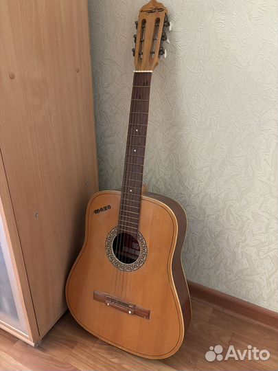 Акустическая гитара