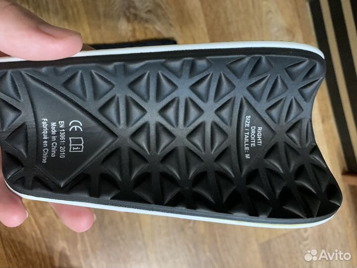 Футбольные щитки