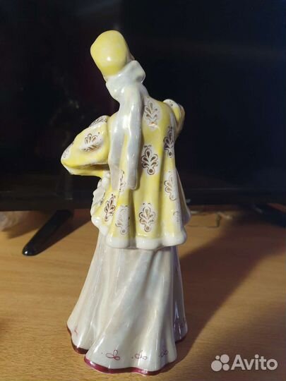 Статуэтка фарфор СССР Дулево. Лебедушка