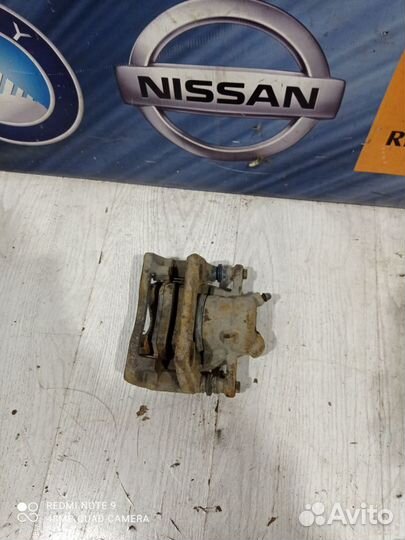 Суппорт тормозной перед Nissan note E11 Прав