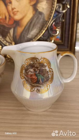 Винтажный кофейный сервиз, мадонна