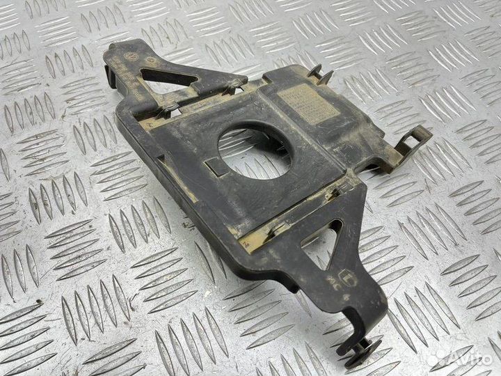 Кронштейн блока предохранителей Volkswagen Golf