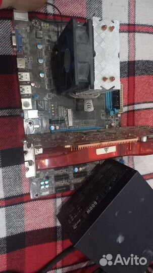 Материнская плата с процесором и памятью и видекар