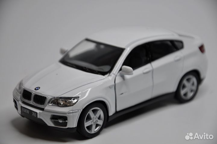 Модель автомобиля BMW X6 металл