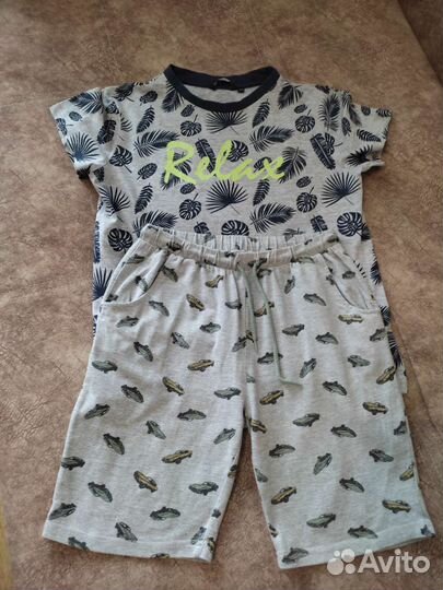 Детская одежда и обувь футболка шорты босоножки