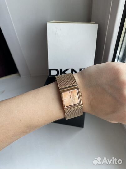 Часы женские dkny золото