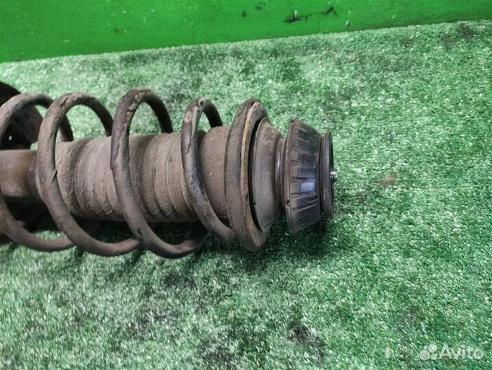 Стойка амортизатора передняя левая Toyota Yaris P