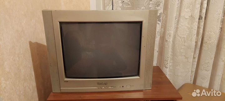 2 телевизора Elenberg